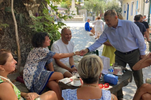 Σε Φούρνους – Χρυσομηλιά και Θύμαινα ο Αλκιβιάδης Στεφανής (pics)