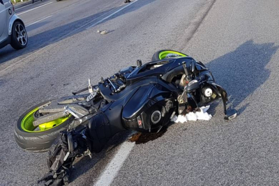 Μηχανή συγκρούστηκε με ΙΧ – Τραυματισμός 21χρονου στη Χίο