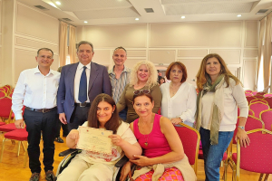 Παιδιά της Λέσβου ζωγραφίζουν έναν καλύτερο κόσμο – Βραβεύτηκαν για το μήνυμά τους!
