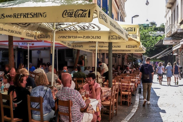 My Street: Έρχεται η νέα εφαρμογή για καταγγελίες παράνομης κατάληψης δημοσίων χώρων με τραπεζοκαθίσματα