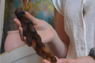 Χίος: Έκοψαν τα μαλλιά τους για να στηρίξουν όσες γυναίκες υποβάλλονται σε χημειοθεραπείες