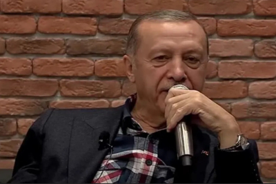 Στα ερωτικά τραγούδια το έριξε πριν τις εκλογές ο Ερντογάν: Το ντουέτο του με δημοφιλή τραγουδιστή