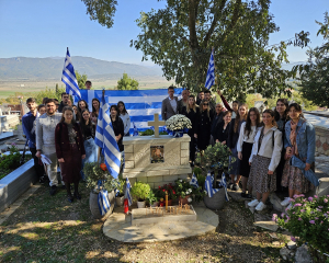 Ρίγη συγκίνησης στον τάφο του Κωνσταντίνου Κατσίφα - Νεολαία ΝΙΚΗΣ (Video)