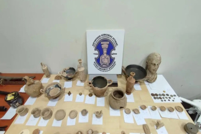 Κορινθία: Θα έβγαζαν στο «σφυρί» πάνω από 350 αρχαία αντικείμενα