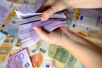 Εμφάνιζαν εισοδήματα κάτω από 10.000 ευρώ και ξόδευαν έως και 300.000 ευρώ – Πρώτες κλήσεις για έλεγχο σε 800 φορολογούμενους
