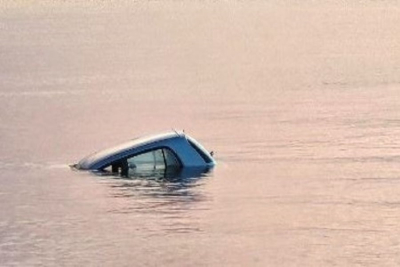 Χίος: Αυτοκίνητο κατέληξε στη θάλασσα ύστερα από τρελή πορεία