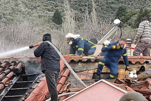 Κάηκε σπίτι ολοσχερώς στο Μεσαγρό της Λέσβου (photos)