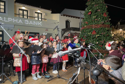 Χαρά και ενθουσιασμός στη φωταγώγηση του Χριστουγεννιάτικου Δέντρου της Μύρινας σε μια γιορτή γεμάτη εορταστικές μελωδίες και εκπλήξεις (pics-vid)