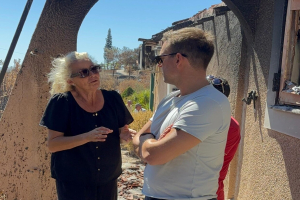 Κασσελάκης από Χίο: Ένας μήνας μετά τη φωτιά, οι κάτοικοι εγκαταλελειμμένοι στα καμένα (vid)