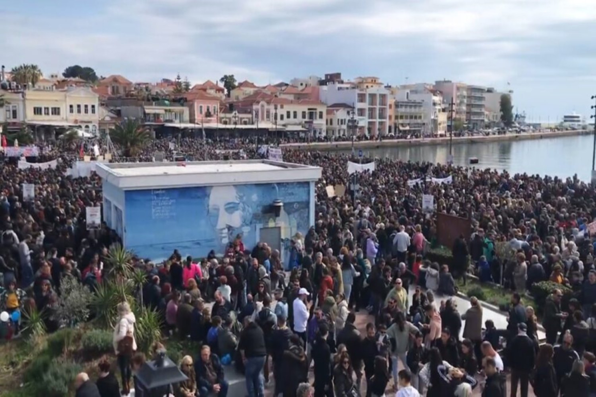 Λέσβος: Λαοθάλασσα στην προκυμαία της Μυτιλήνης