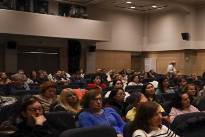 Γεμάτο το Θέατρο Καλλονής δυνατή συζήτηση για τις κρυφές μορφές βίας κατά των γυναικών