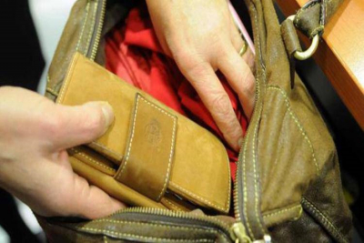 Λέσβος: Αλλοδαπός βούτηξε 80€ από γυναικεία τσάντα στο Νοσοκομείο Μυτιλήνης