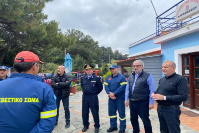 Τα πυροσβεστικά κλιμάκια στην Σάμο επισκέφτηκε ο Χρήστος Στυλιανίδης (pics)