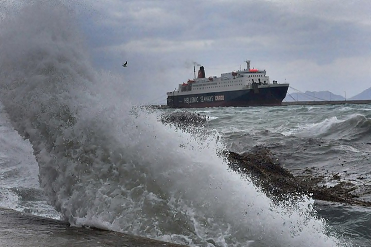 Καιρός - Κακοκαιρία Gaia: Προβλήματα στα ακτοπλοϊκά δρομολόγια σε Πειραιά, Ραφήνα και Λαύριο