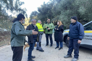 Αυτοψία του Δημάρχου Μυτιλήνης στο έργο ασφαλτόστρωσης του αγροτικού δρόμου Κουρνέλα - Σελάδι