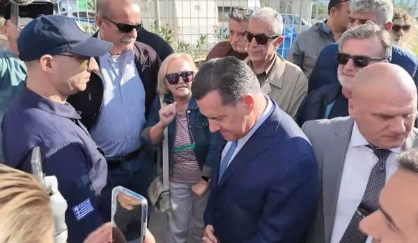 Τα «άκουσε» ο Άδωνις Γεωργιάδης έντονες αποδοκιμασίες στο νοσοκομείο Χίου