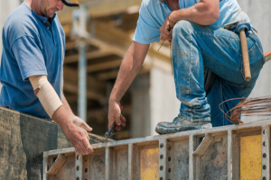 Τρεις στο κρατητήριο στη Λέσβο για παράνομη δόμηση στην Ανεμότια