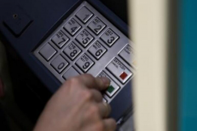 &quot;Σήκωσε&quot; 400€ από ξεχασμένη κάρτα σε ATM στο Λιμάνι της Χίου και ο Π.Ο.ΔΙ.Ν. τον τσάκωσε