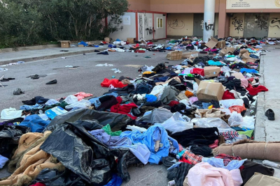 Σάλος με τα πεταμένα ρούχα που προορίζονταν για βοήθεια στην Τουρκία