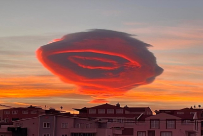 Σύννεφο «ιπτάμενος δίσκος» σκέπασε τον ουρανό της Προύσας – Εντυπωσιακές εικόνες