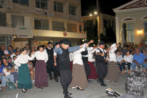 Το Αναγνωστήριο στην πλατεία Πλωμαρίου!