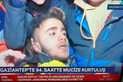 Σεισμός στην Τουρκία: 17χρονος βγήκε ζωντανός μετά απο 94 ώρες - Έπινε τα ούρα του για να επιβιώσει