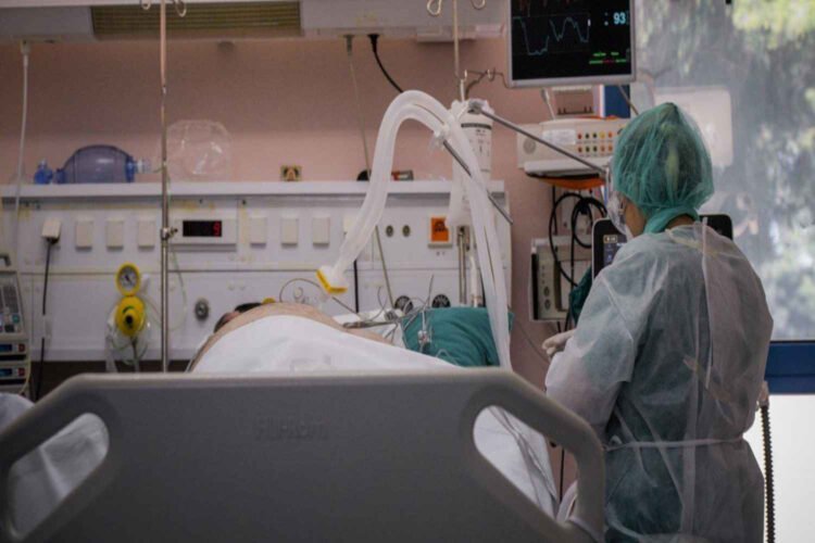 Χίος: Βγήκε από τη ΜΕΘ μετά από 64 μέρες πολυτραυματίας πρόσφυγας - Είχε χάσει τον 13χρονο γιο της στο ναυάγιο