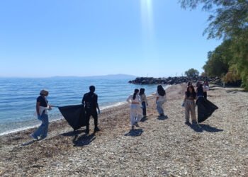 Στη μάχη για καθαρές παραλίες οι μαθητές του 2ου ΕΠΑΛ Μυτιλήνης