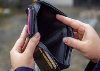 Μυτιλήνη: Έκλεψε πορτοφόλι από χώρο εργασίας, αλλά το λάθος που έκανε μετά τον «έκαψε»!