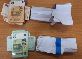 Σάμος: Χειροπέδες σε αλλοδαπό που άρπαξε 10.000 ευρώ από σπίτι στο Βαθύ