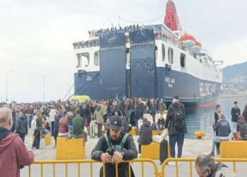 Τρίτο 24ωρο αποκλεισμού στο λιμάνι της Μυτιλήνης (ΒΙΝΤΕΟ)