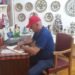 «Έμεινα έκπληκτος!»: Ο Δήμαρχος Ψαρών επισκέφθηκε το Αναγνωστήριο Αγιάσου και υποκλίθηκε στον πλούτο του!