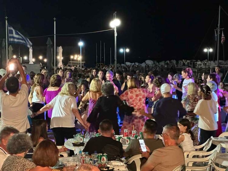 «Πλημμύρισε» κόσμο η Παναγιούδα: Απόλυτη επιτυχία για το 1ο «Θαλασσινό Αντάμωμα»!