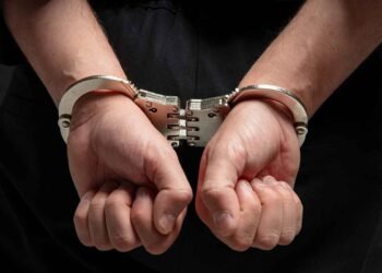 Επεισοδιακό τροχαίο στη Μυτιλήνη: Τράκαρε, προκάλεσε ζημιές και αρνήθηκε το αλκοτέστ!
