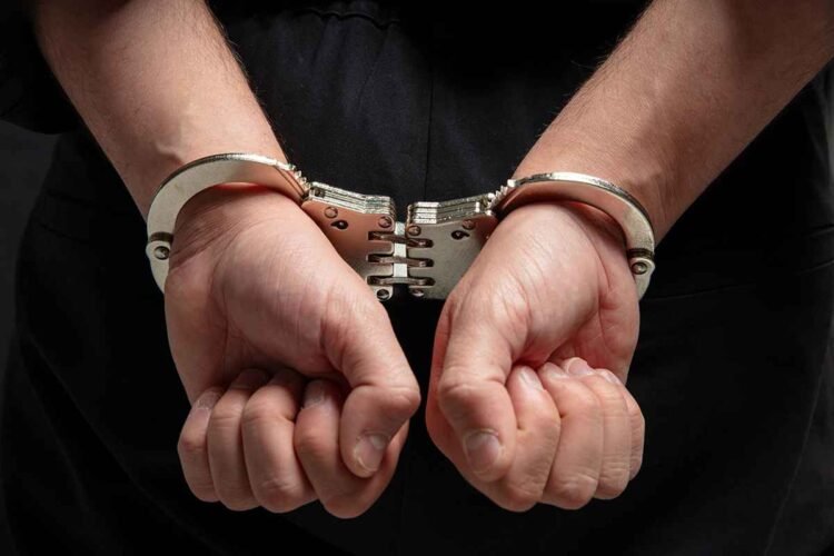 Επεισοδιακό τροχαίο στη Μυτιλήνη: Τράκαρε, προκάλεσε ζημιές και αρνήθηκε το αλκοτέστ!