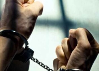 Άγριο ντου της ΕΛ.ΑΣ. με δικαστικό λειτουργό στο Καρλόβασι