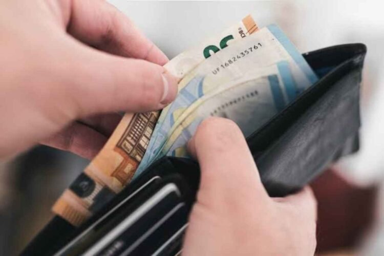 Νέος εξωδικαστικός ή 72 δόσεις: Ποια ρύθμιση συμφέρει για τις οφειλές σας;