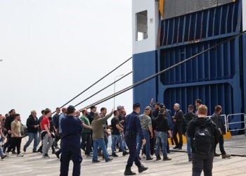 Ανυποχώρητοι οι κτηνοτρόφοι της Λέσβου: Αδειάζουν τα ράφια των σούπερ μάρκετ – Συνεχίζεται ο αποκλεισμός του λιμανιού