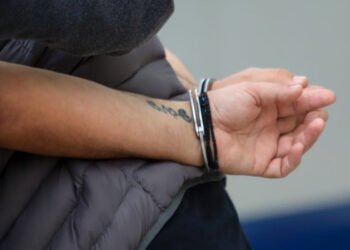 Άγρια επίθεση στη Μυτιλήνη: Ανήλικοι επιτέθηκαν σε γυναίκα στη μέση του δρόμου