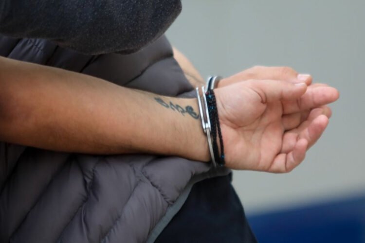 Άγρια επίθεση στη Μυτιλήνη: Ανήλικοι επιτέθηκαν σε γυναίκα στη μέση του δρόμου