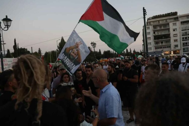 Μυτιλήνη: αντισημιτική πορεία ανειδίκευτων γιατρών – Death, Death to the IDF