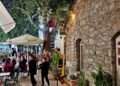 Ικαρία: Το χωριό που «ξυπνάει» το μεσημέρι και τα μαγαζιά μένουν ανοιχτά μέχρι τα μεσάνυχτα