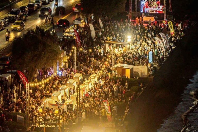 Γέμισε γεύσεις και μουσική η Επάνω Σκάλα: Το μεγάλο «ευχαριστώ» του Συλλόγου Εστίασης για το Taste Lesvos 2026