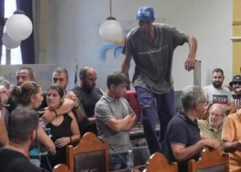 Λέσβος: Επεισοδιακή συνεδρίαση για τον αφθώδη πυρετό – Παραιτήθηκαν η Αντιπεριφερειάρχης και ο επικεφαλής της Κτηνιατρικής