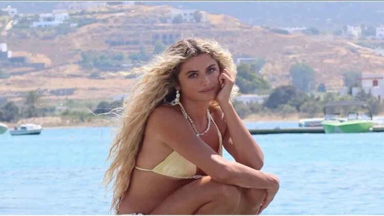 Η Antigoni αποχαιρετά το καλοκαίρι με το πιο ρομαντικό άλμπουμ από τις καλοκαιρινές της διακοπές με τον σύντροφό της στη Σάμο και τη Χίο