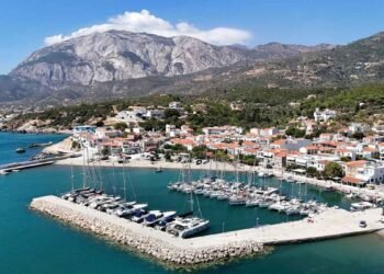 Σάμος: Καταγγελία κατοίκων για τη δυσλειτουργία της ΔΟΥ – «Δεν υπάρχει προϊστάμενος να υπογράψει»