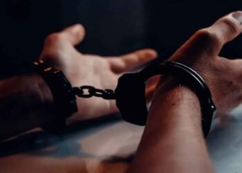 Σάμος: Kαταδίωξη από το Λιμενικό – Συνελήφθη Τούρκος με πλαστά ταξιδιωτικά έγγραφα μεταναστών