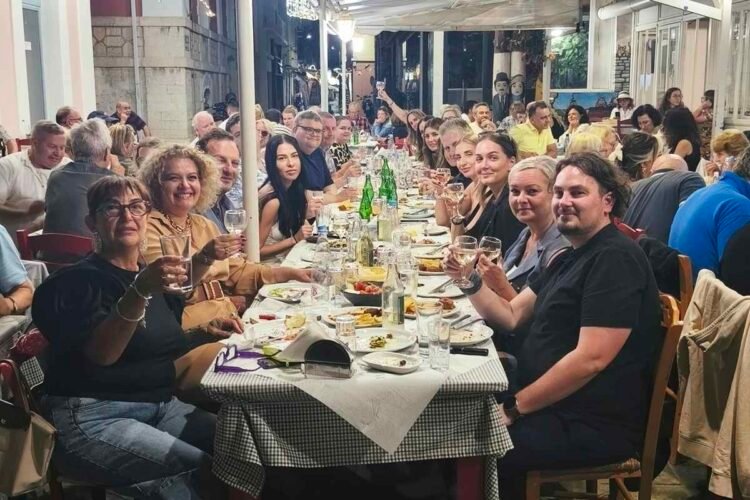 Σάμος: Δείπνο φιλοξενίας από τον Δήμο Ανατολικής Σάμου σε 15 Τσέχους τουριστικούς πράκτορες!
