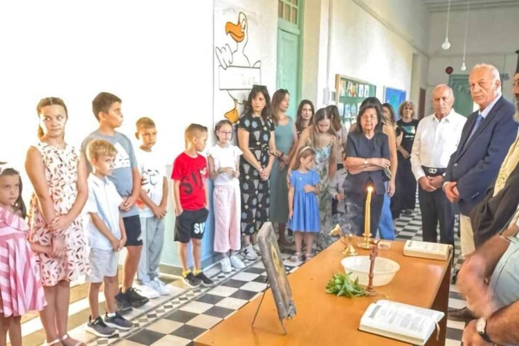 Χτύπησε το πρώτο κουδούνι στη Βολισσό, δίπλα στους μαθητές ο Δήμαρχος Χίου (φωτο)