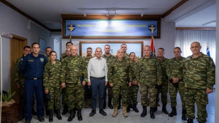 Το υπουργείο Άμυνας ανακοίνωσε ότι ολοκληρώθηκε η καταγραφή όλων των κτηνοτροφικών εκτροφών στη Λέσβο για τον αφθώδη πυρετό